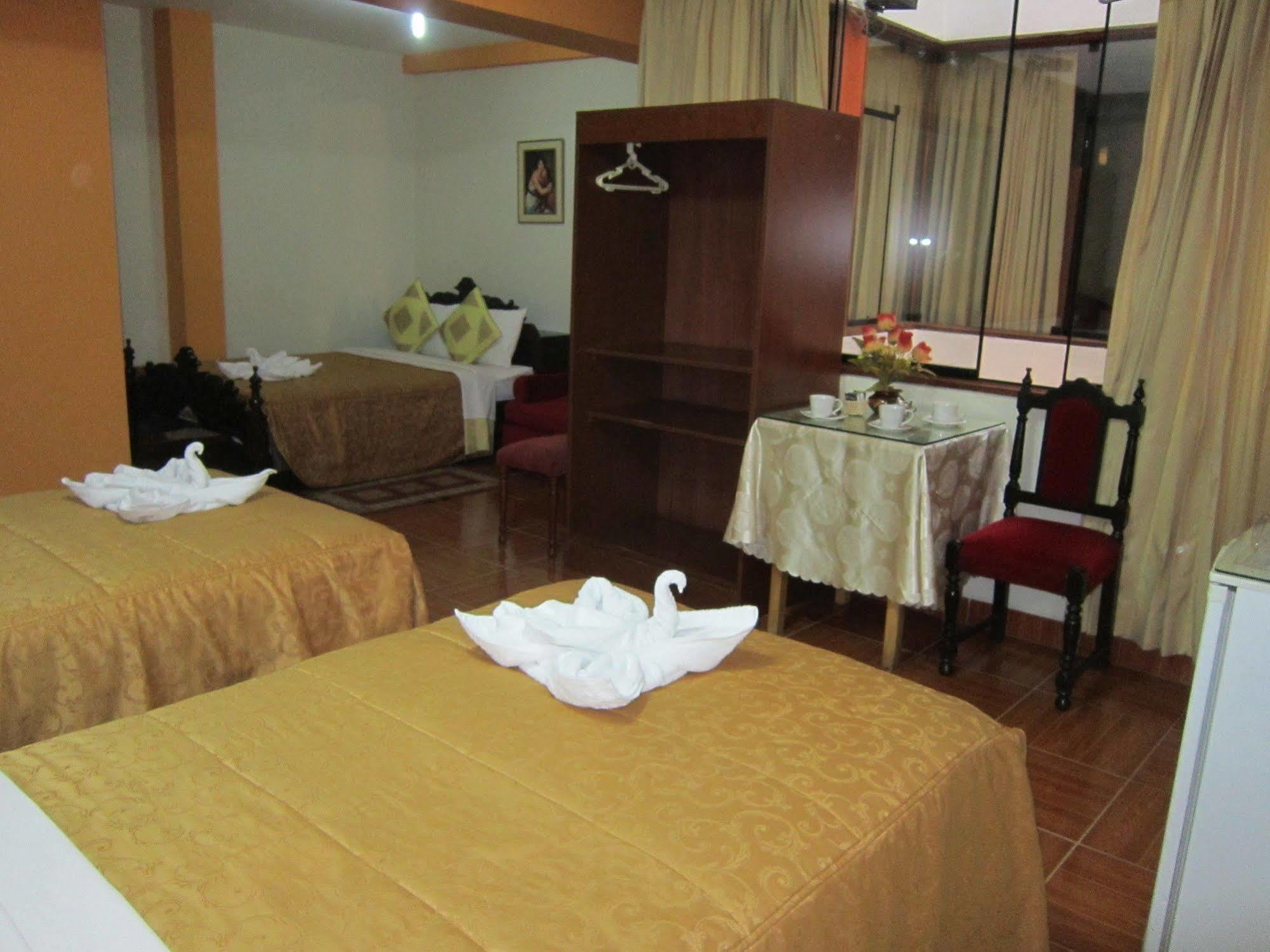 Hotel Suite Plaza Trujillo Exteriör bild